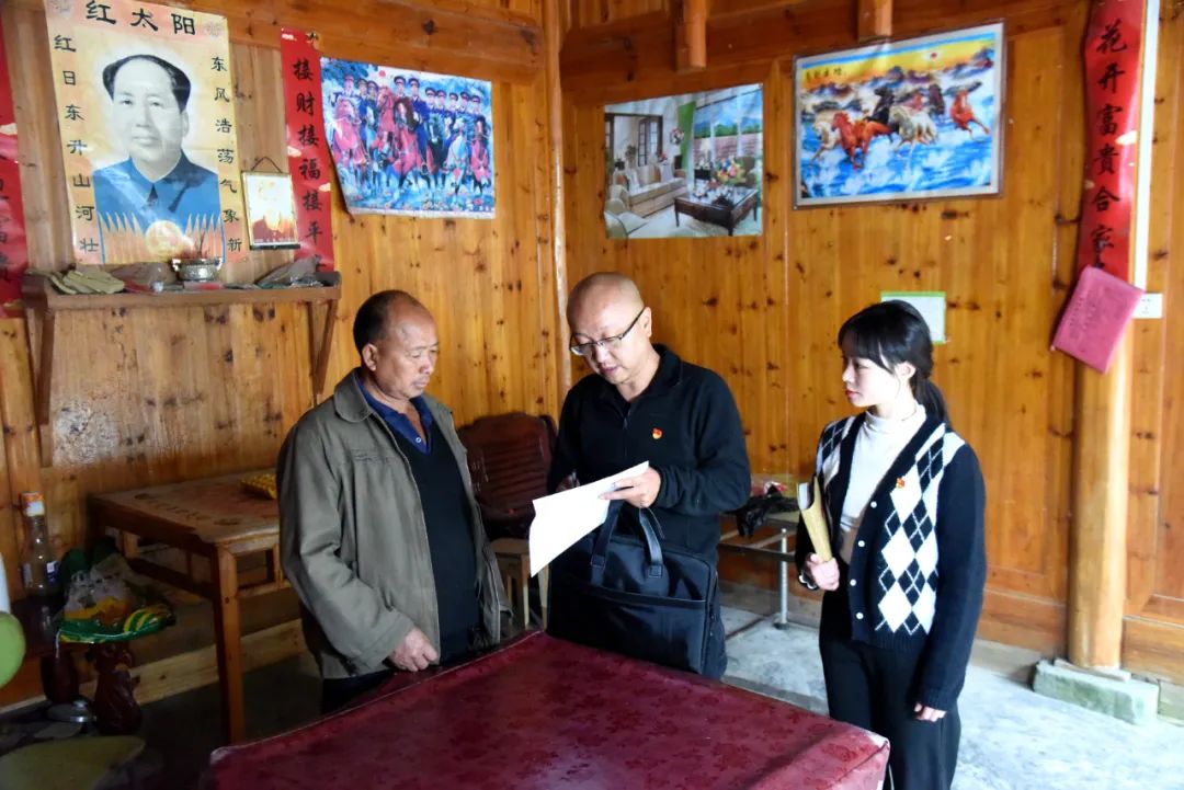 27六龍山鄉(xiāng)紀(jì)委入戶了解核實(shí)民生問題線索.jpg