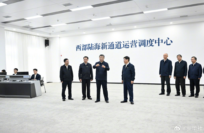 習(xí)近平在重慶市考察調(diào)研